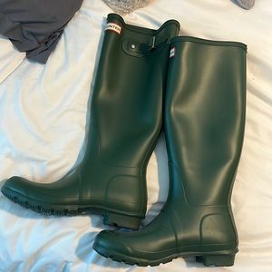 Womens green hunter rain boots